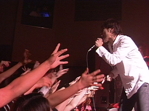 CURIO�X�e�[�W�ʐ^2