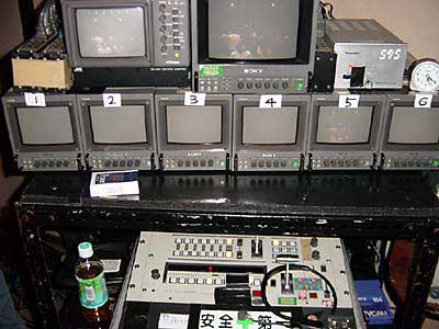 �X�C�b�`���[�ƃL���������j�^�[