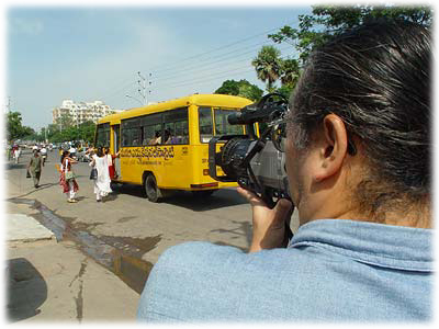 �g���̎B�e����l�q��w�ォ��